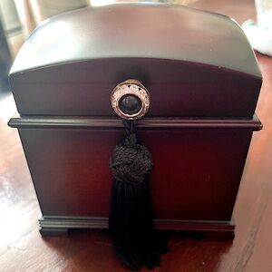 Bombay Sankyo Wooden Ring Musical Jewelry Box